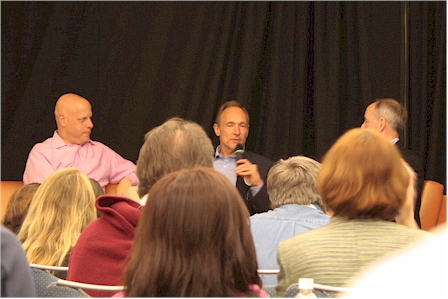 Daniel J. Weitzner und Tim Berners Lee an der Podiumsdiskussion FutureWeb